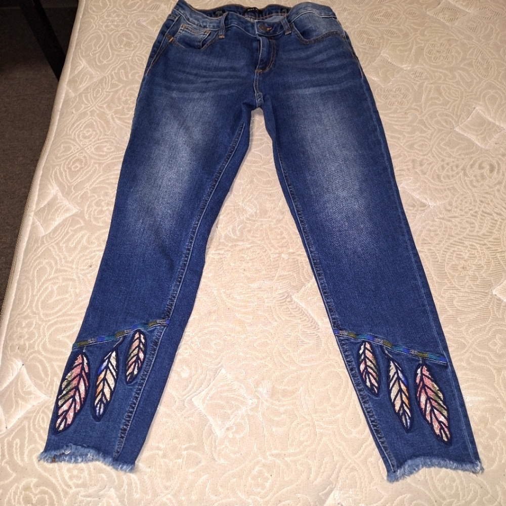 Miss Me ankle skinny jeans in a size 29 with embroidered feathers on the legs.